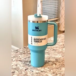 Stanley POOL 40 oz. Quencher H2.0 FlowState Tumbler NWT